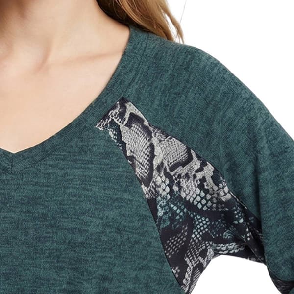 Womens NY Collection Long Sleeve V Neck Hacci Snakeskin Sweater