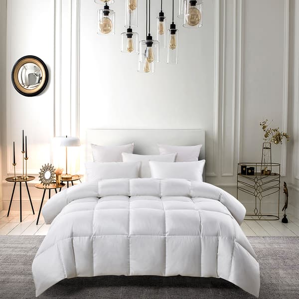 Serta® 300 Thread Count White Down Fiber Light Warmth Comforter