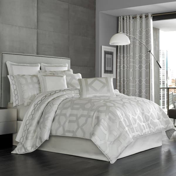 Five Queens Court Kennedy Bedding Collection
