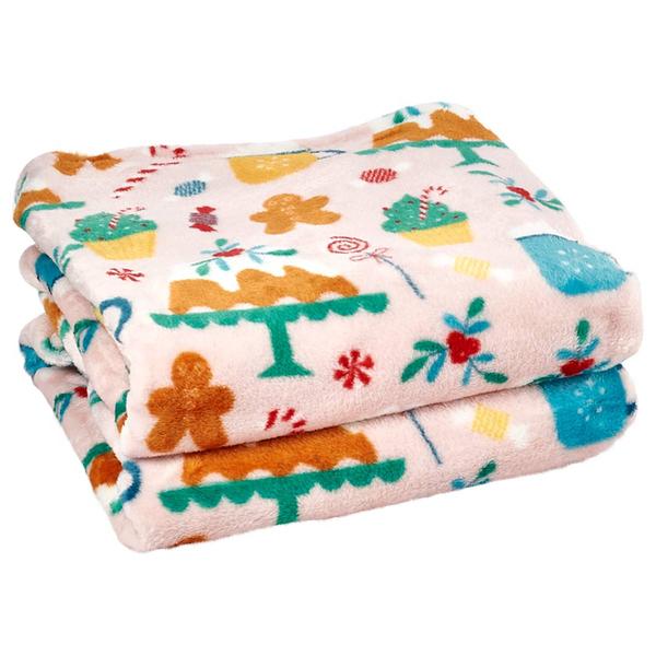Ashley Cooper(tm) Tasty Tidings Plush Throw
