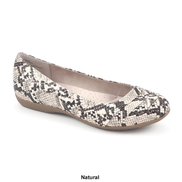 Womens Cliffs by White Mountain Clara Comfort Flats