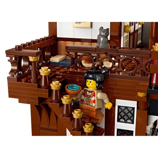 LEGO® Ancient Moon-Gazing Inn