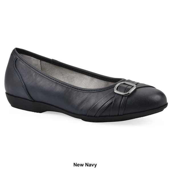 Womens Cliffs by White Mountain Calming Flats