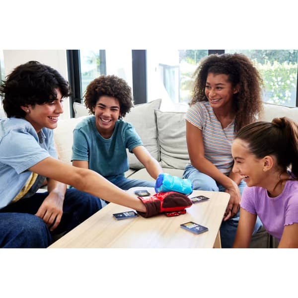 Mattel® Rock Em Sock Em Robots Fight Card Game