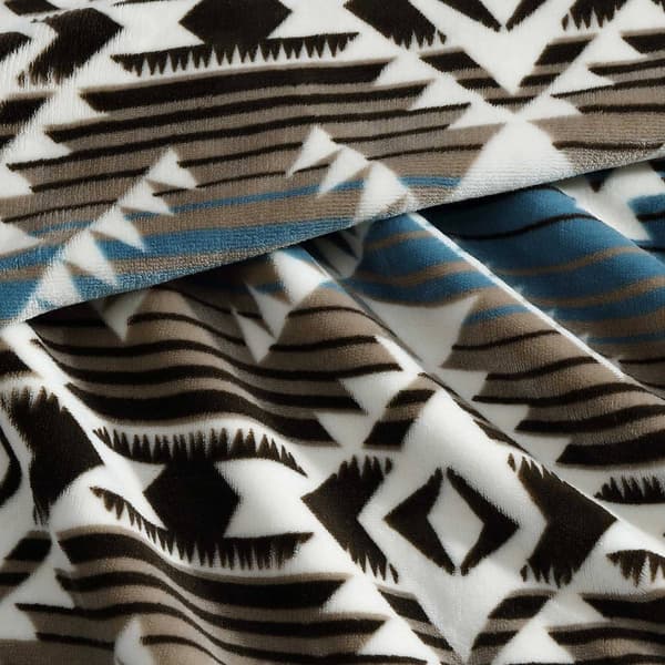 Wrangler Jericho Plush Reversible Throw