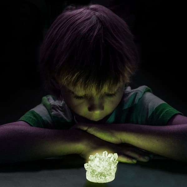 National Geographic Glow-In-Dark Crystal Grow Lab