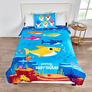 Nickelodeon(tm) Baby Shark & Shark Family Reversible Comforter Set
