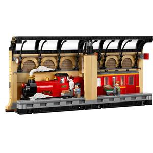 LEGO(R) Harry Potter Book Nook Hogwarts Express alternate view
