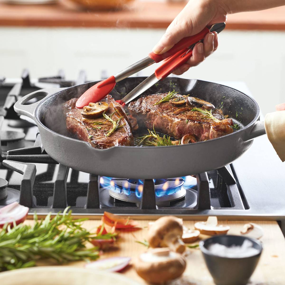 Rachael Ray Premium Rust-Resistant(tm) 12in. Cast Iron Skillet