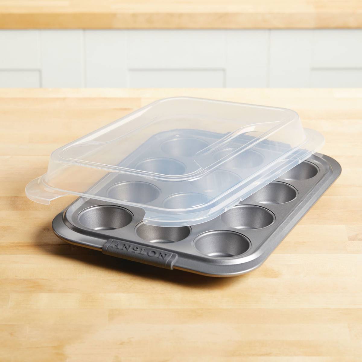 Anolon(R) Advanced Nonstick Bakeware Muffin Pan With Lid -12-Cup