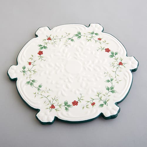 Pfaltzgraff(R) Winterberry Snowflake Trivet