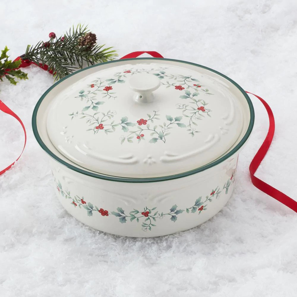 Pfaltzgraff(R) Winterberry Holiday 1.5qt. Covered Baker