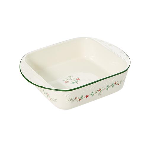 Pfaltzgraff(R) Winterberry Holiday 9in. Baker
