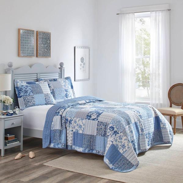 Laura Ashley(R) Paisley Patchwork 136 TC Reversible Quilt Set alternate view