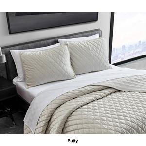Vera Wang Diamond Velvet 3pc. Quilt Set alternate view