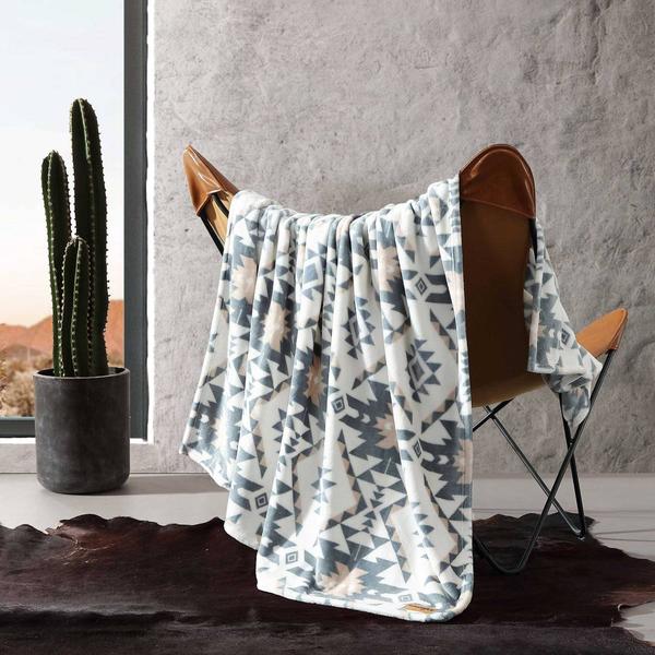 Wrangler Dakota Plush-Fleece Throw alternate view