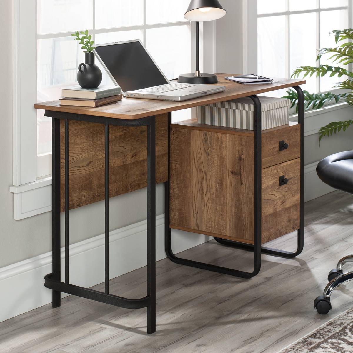 Sauder Station House Single Pedestal Desk