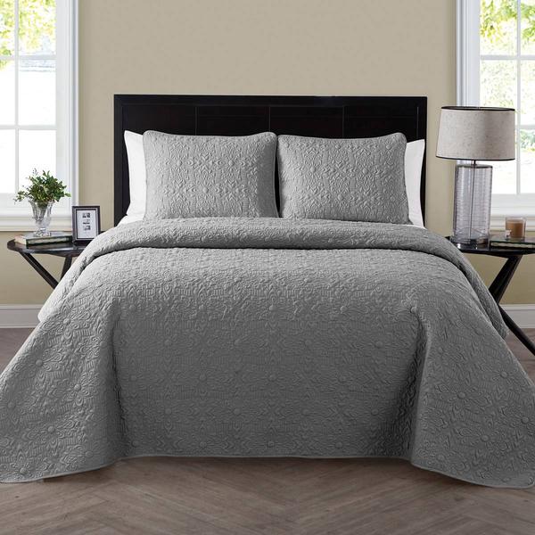 VCNY Home Caroline Embossed 3pc. Quilt Set