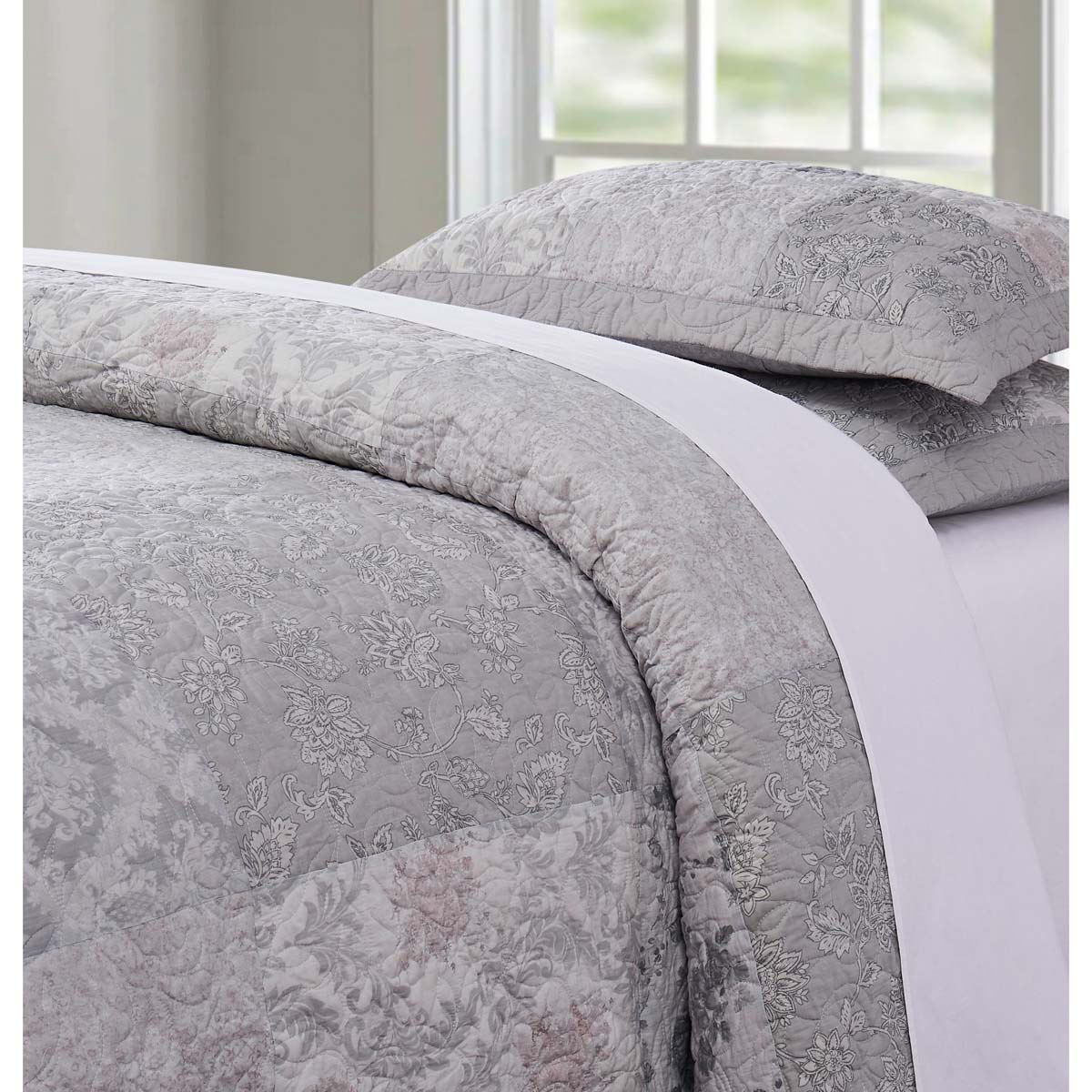 Cottage Classics Brigette Floral Quilt Set