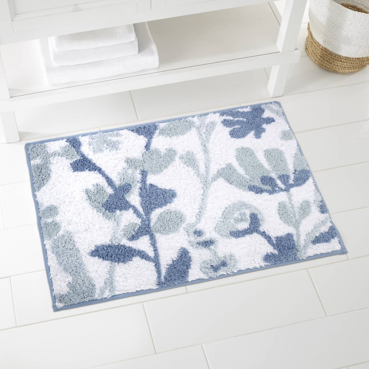 IZOD(R) Mystic Floral Bath Rug