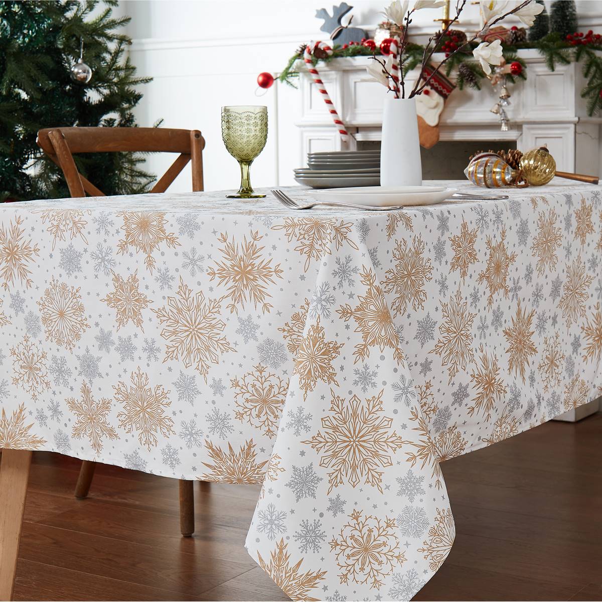 Avanti Snowflakes Holiday Tablecloth