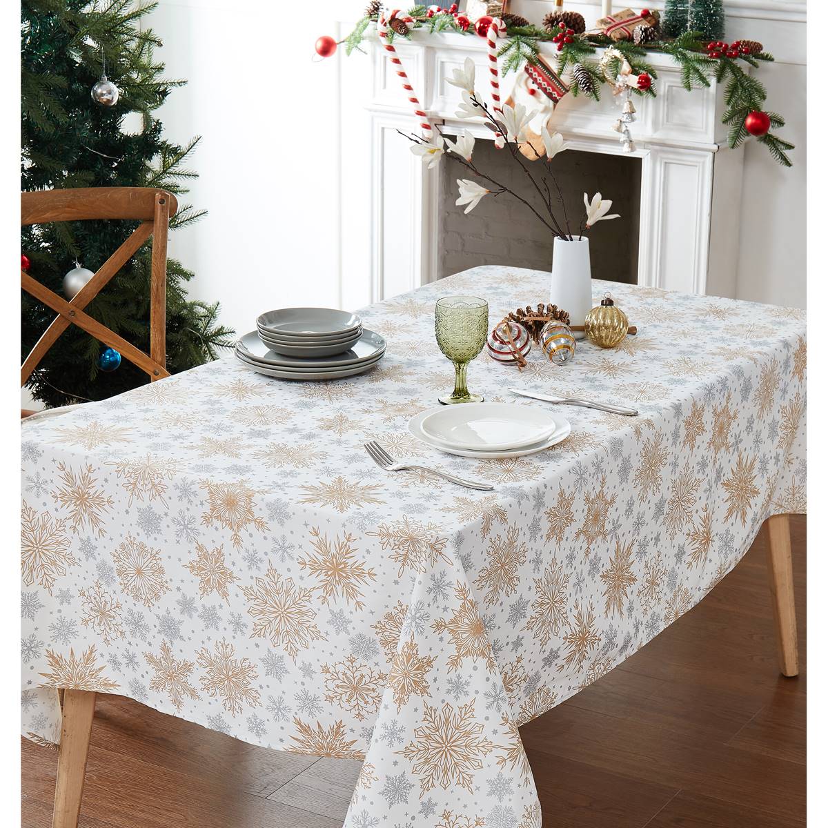 Avanti Snowflakes Holiday Tablecloth