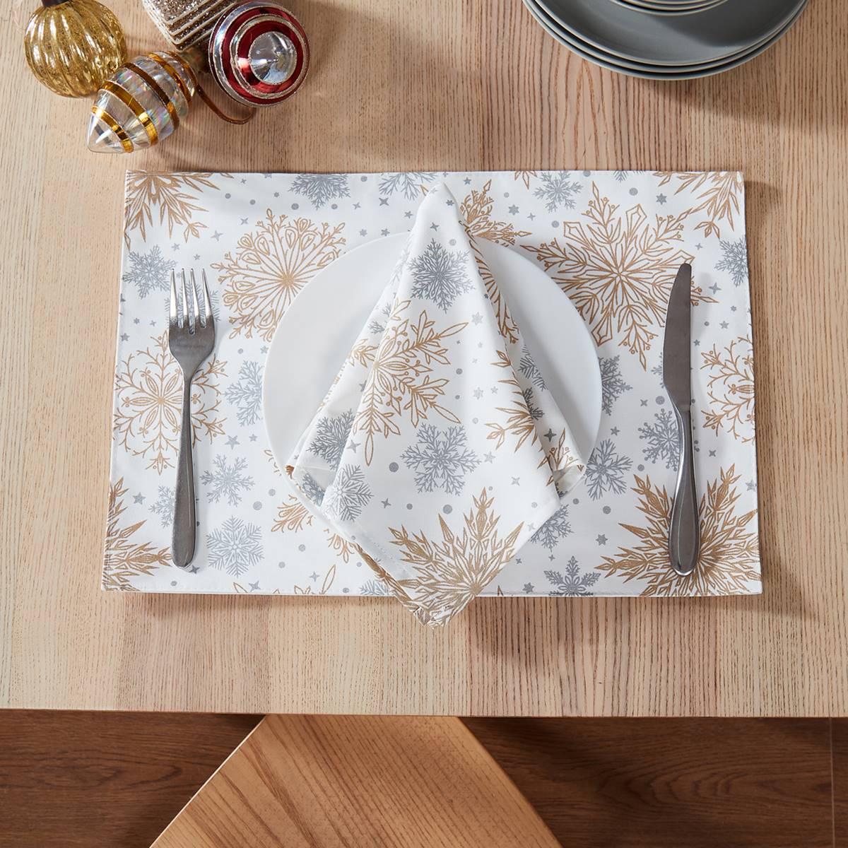 Avanti Snowflakes Holiday Napkins - Set Of 4