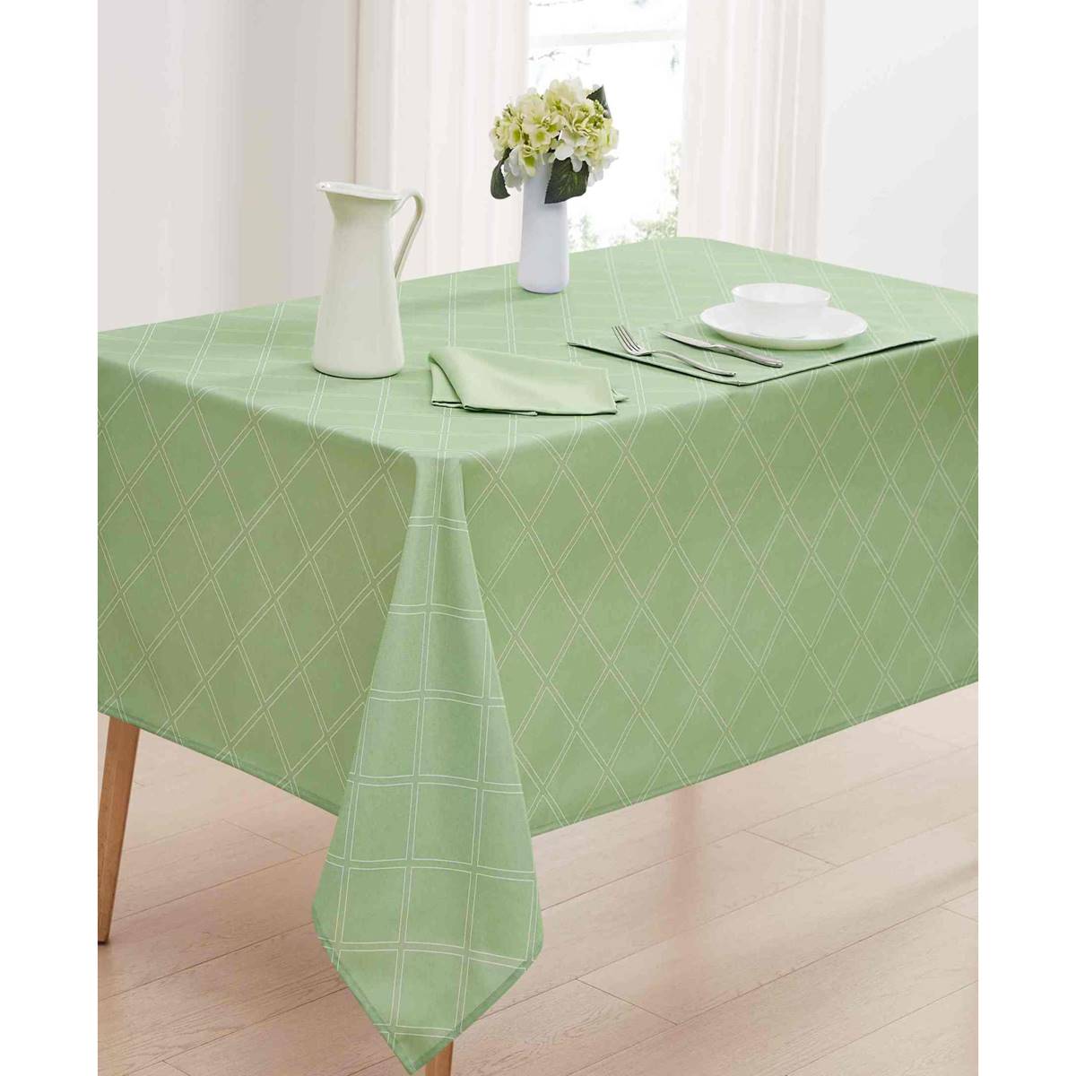 IZOD(R) Harbor Trellis Tablecloth