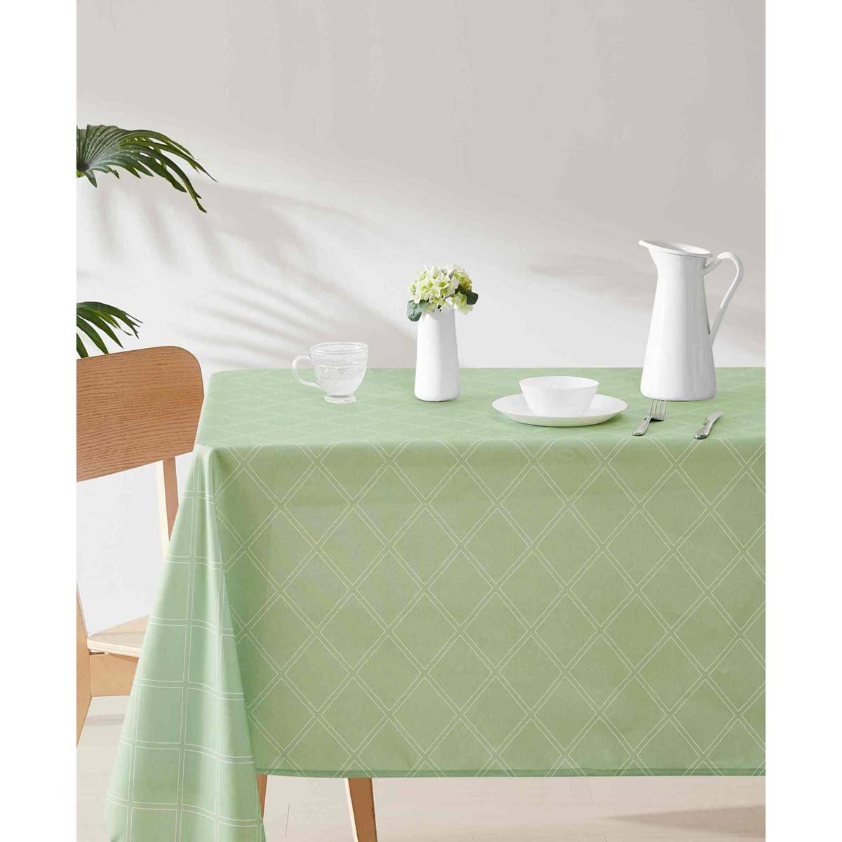 IZOD(R) Harbor Trellis Tablecloth