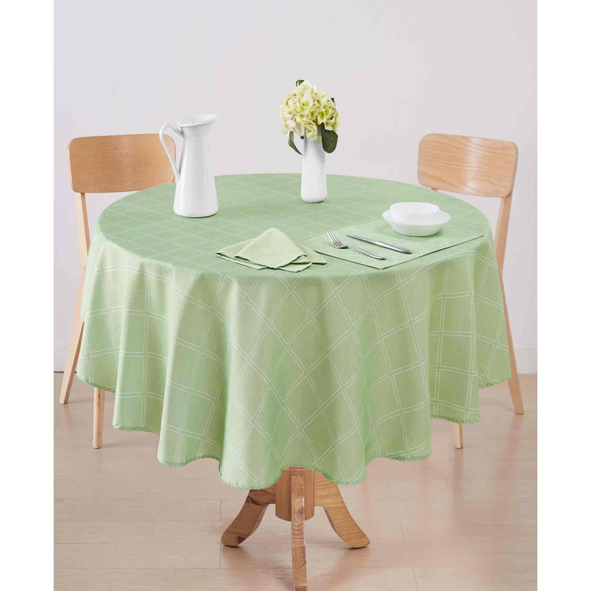 IZOD(R) Harbor Trellis Tablecloth