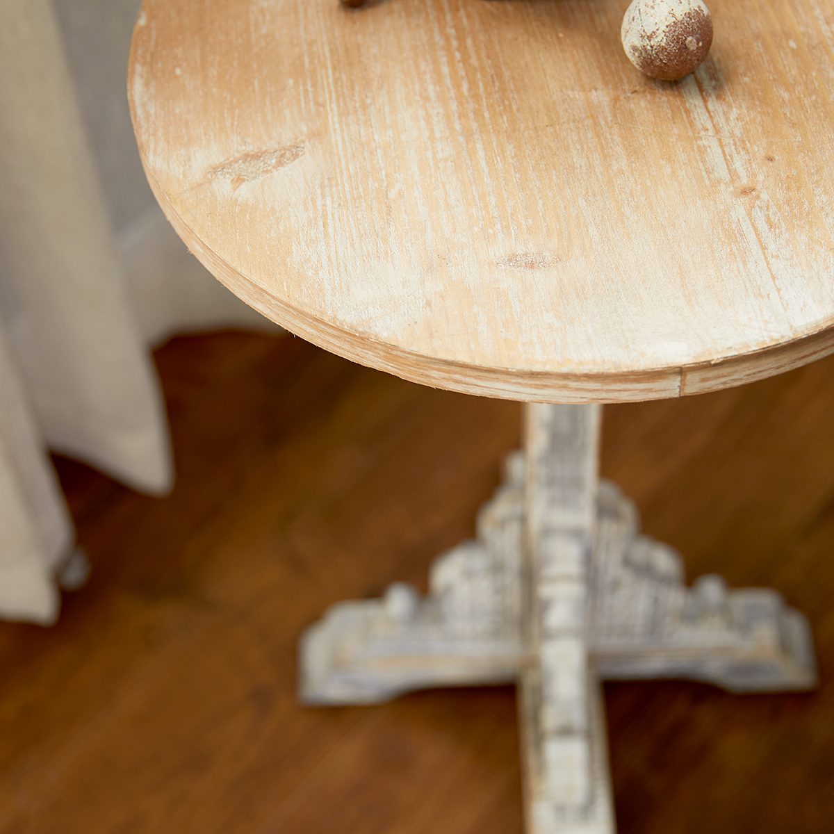 9th & Pike(R) Whitewash Chinese Fir Country Accent Table