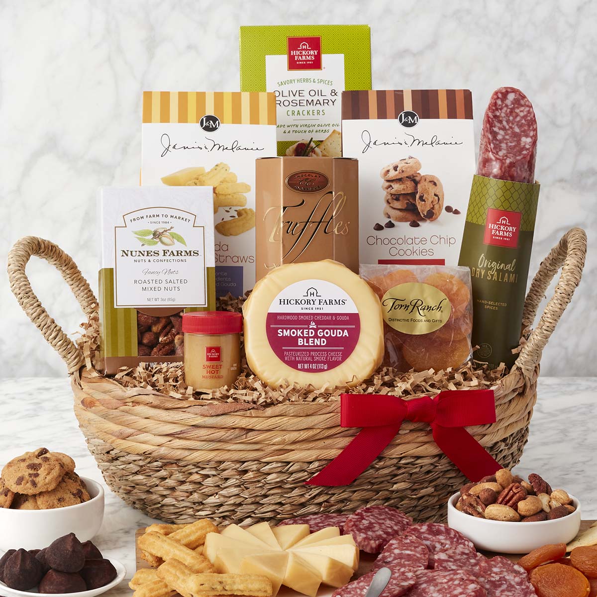 Hickory Farms(R) Sweet & Savory Snacks Gift Basket