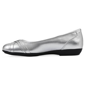 Womens Cliffs by White Mountain Calming Flats alternate view