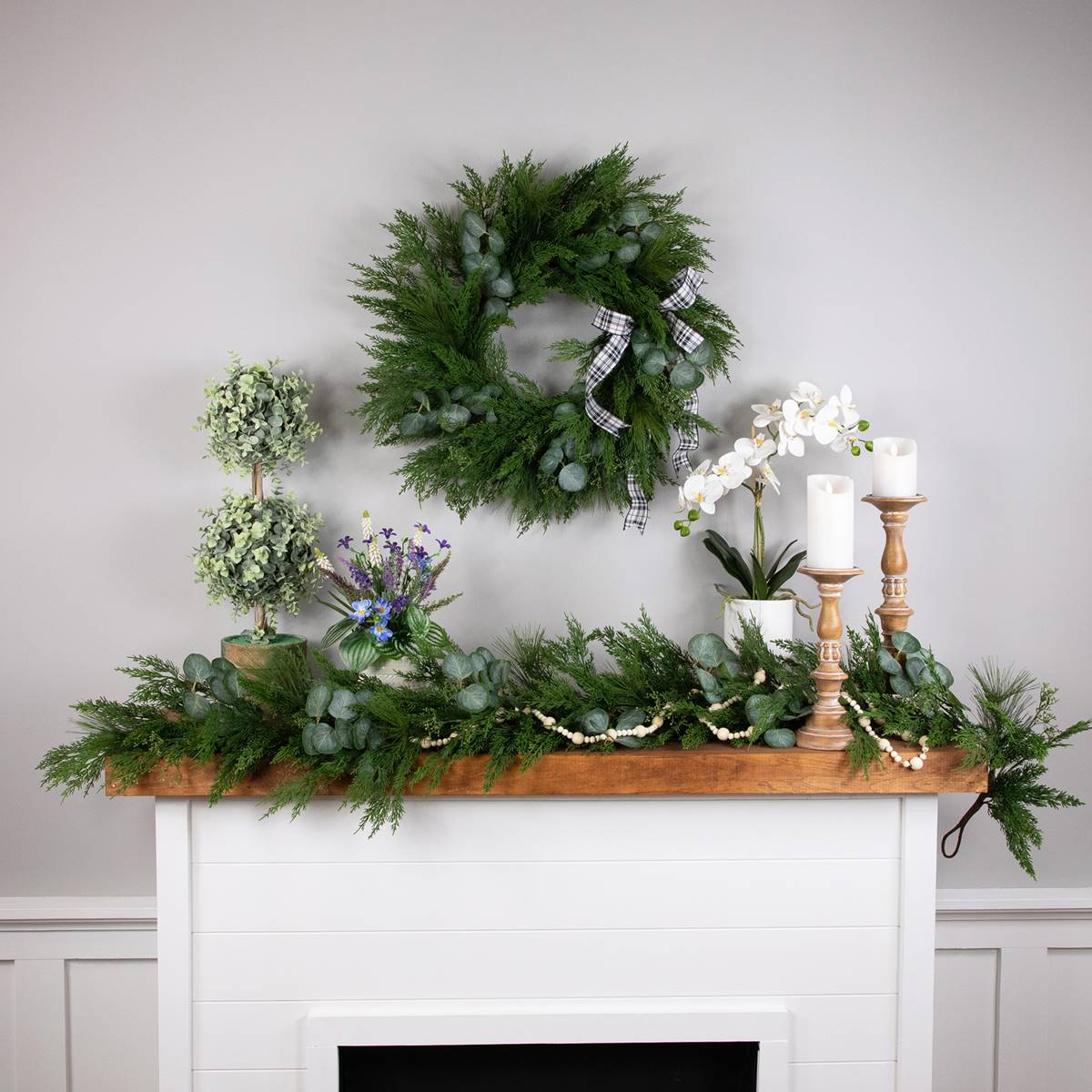 Northlight Seasonal 24in. Eucalyptus Artificial Christmas Wreath