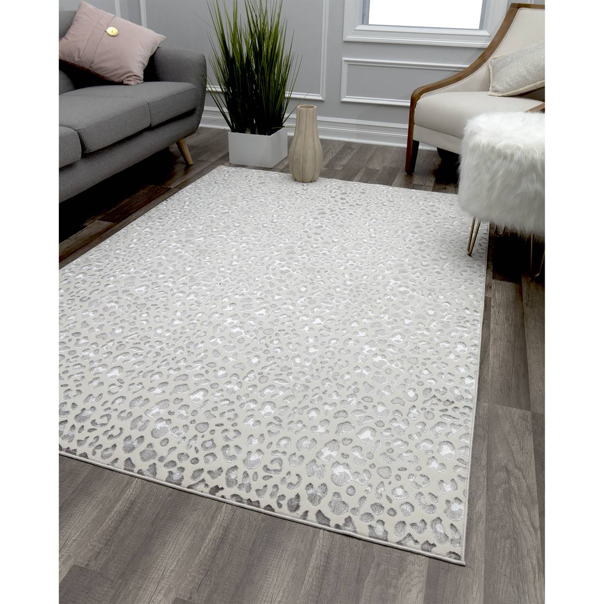 CosmoLiving By Cosmopolitan(tm) Hazel Snow Leopard Area Rug