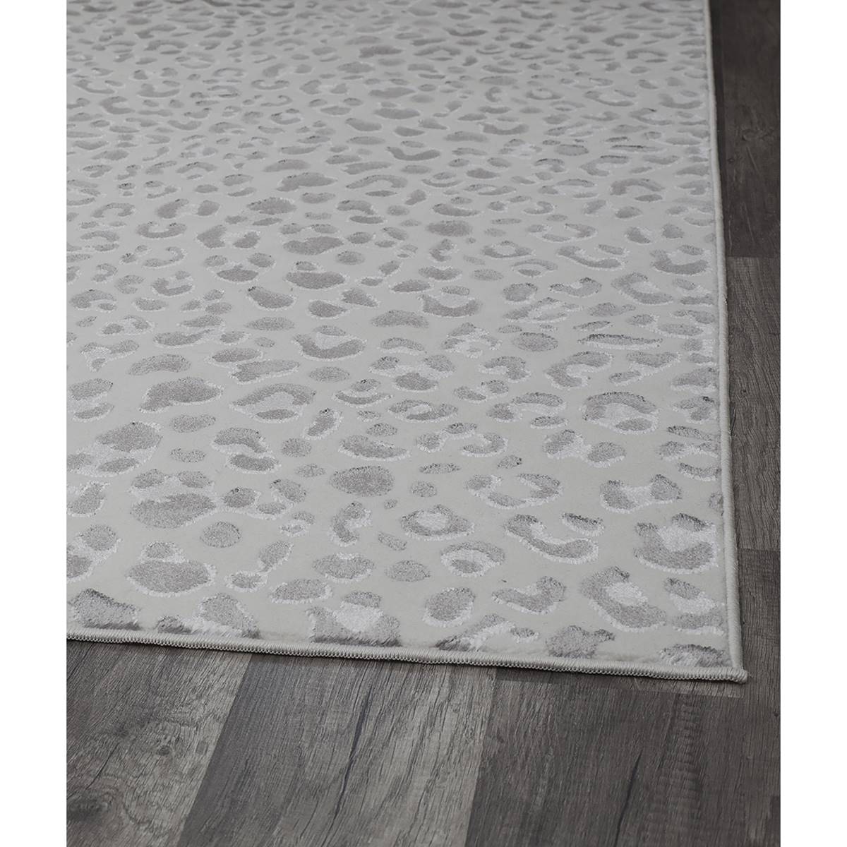 CosmoLiving By Cosmopolitan(tm) Hazel Snow Leopard Area Rug