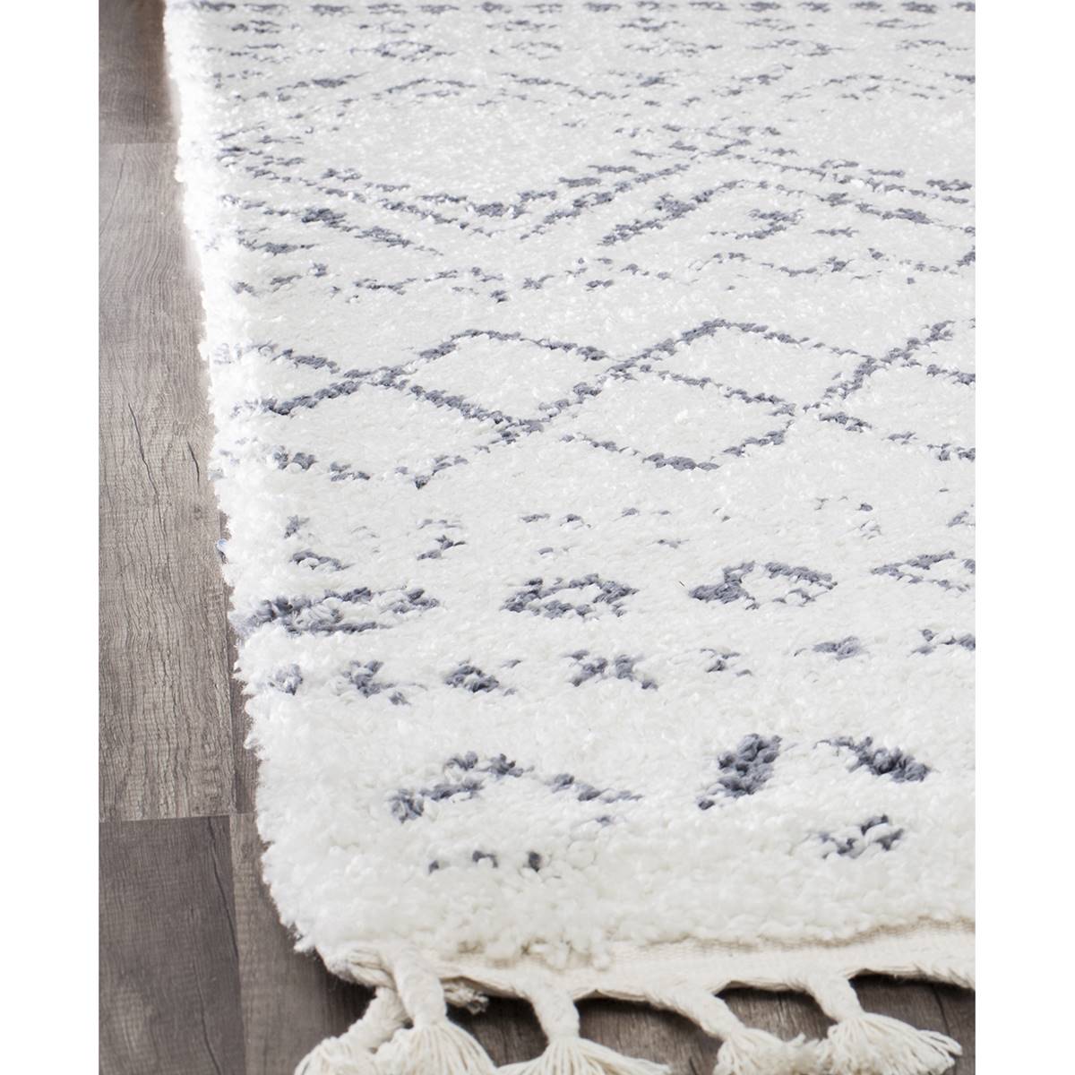 CosmoLiving By Cosmopolitan(tm) Mason Shag Tribal Area Rug