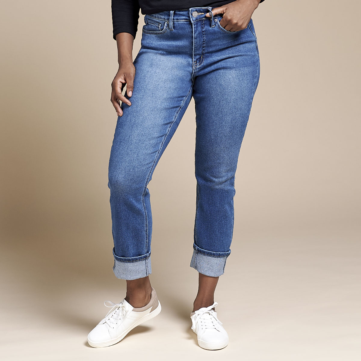 Womens Royalty Wide Cuff 1-Button Cropped Jeans