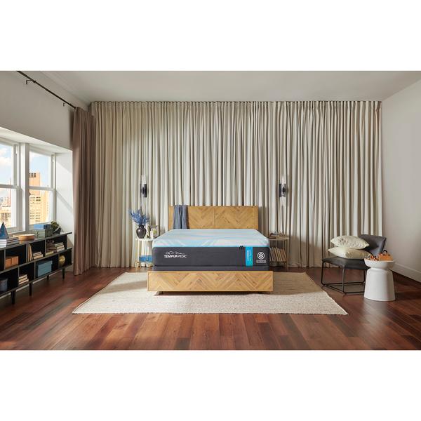 Tempur-Pedic(R) LuxeBreeze(R) 2.0 Medium Hybrid Mattress