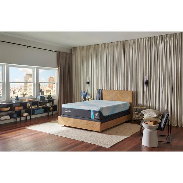 Tempur-Pedic(R) LuxeBreeze(R) 2.0 Medium Hybrid Mattress alternate view