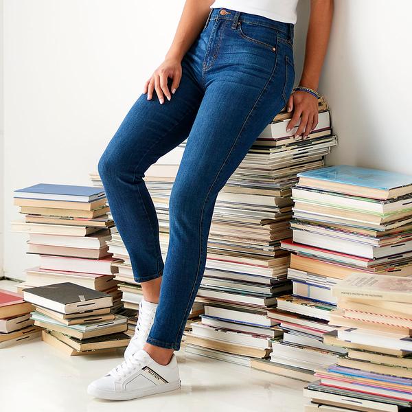 Juniors Celebrity Pink Free Spirit Curvy High Rise Jeans