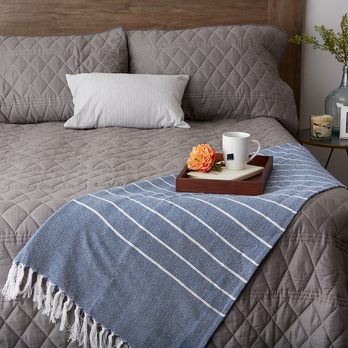 DII(R) Thin Stripe Throw - 50x60