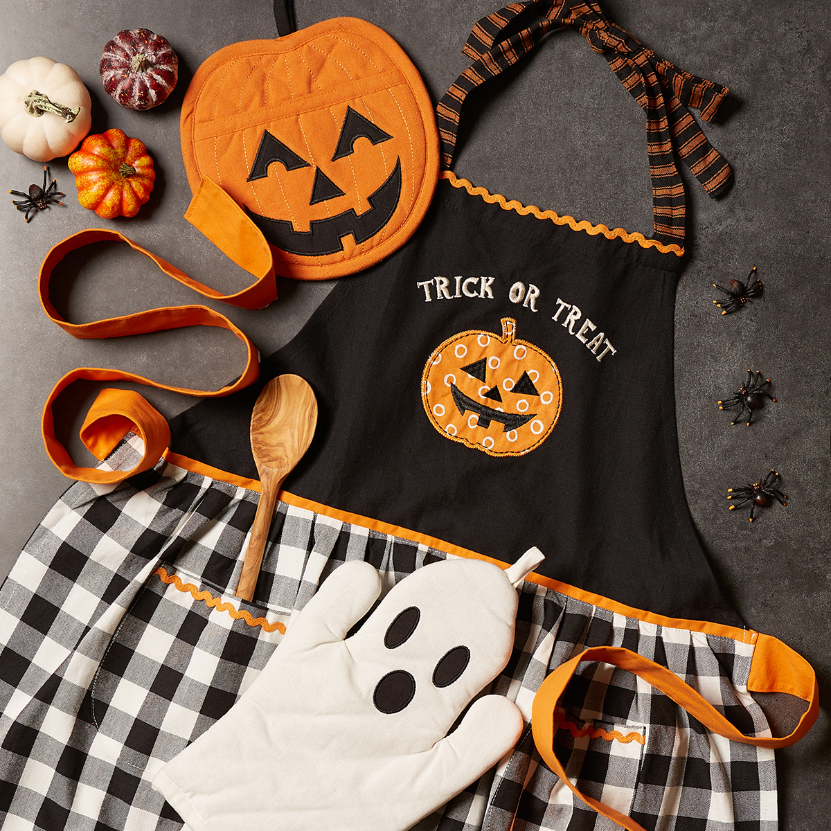 DII(R) Boo Apron And Potholder Set Of 3