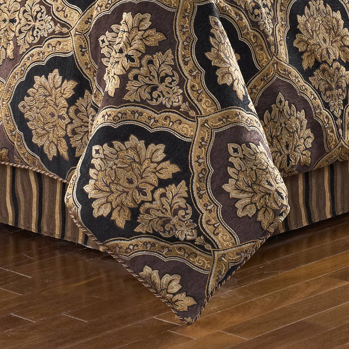 Five Queens Court Reilly 4pc. Comforter Set