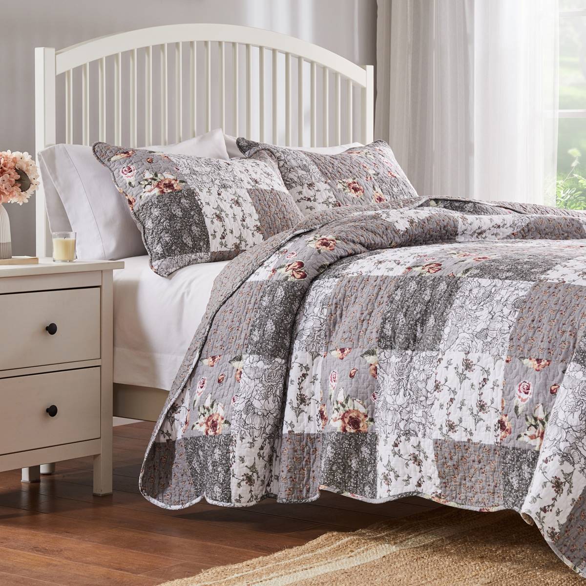 Greenland Home Fashions(tm) Giulia Patchwork Reversible Quilt Set