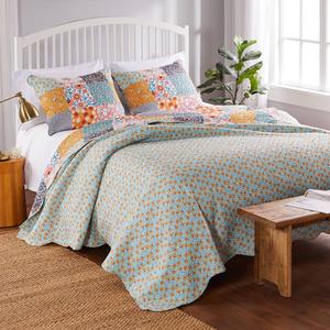 Greenland Home Fashions(tm) Carlie Modern Calico Patches Quilt Set alternate view
