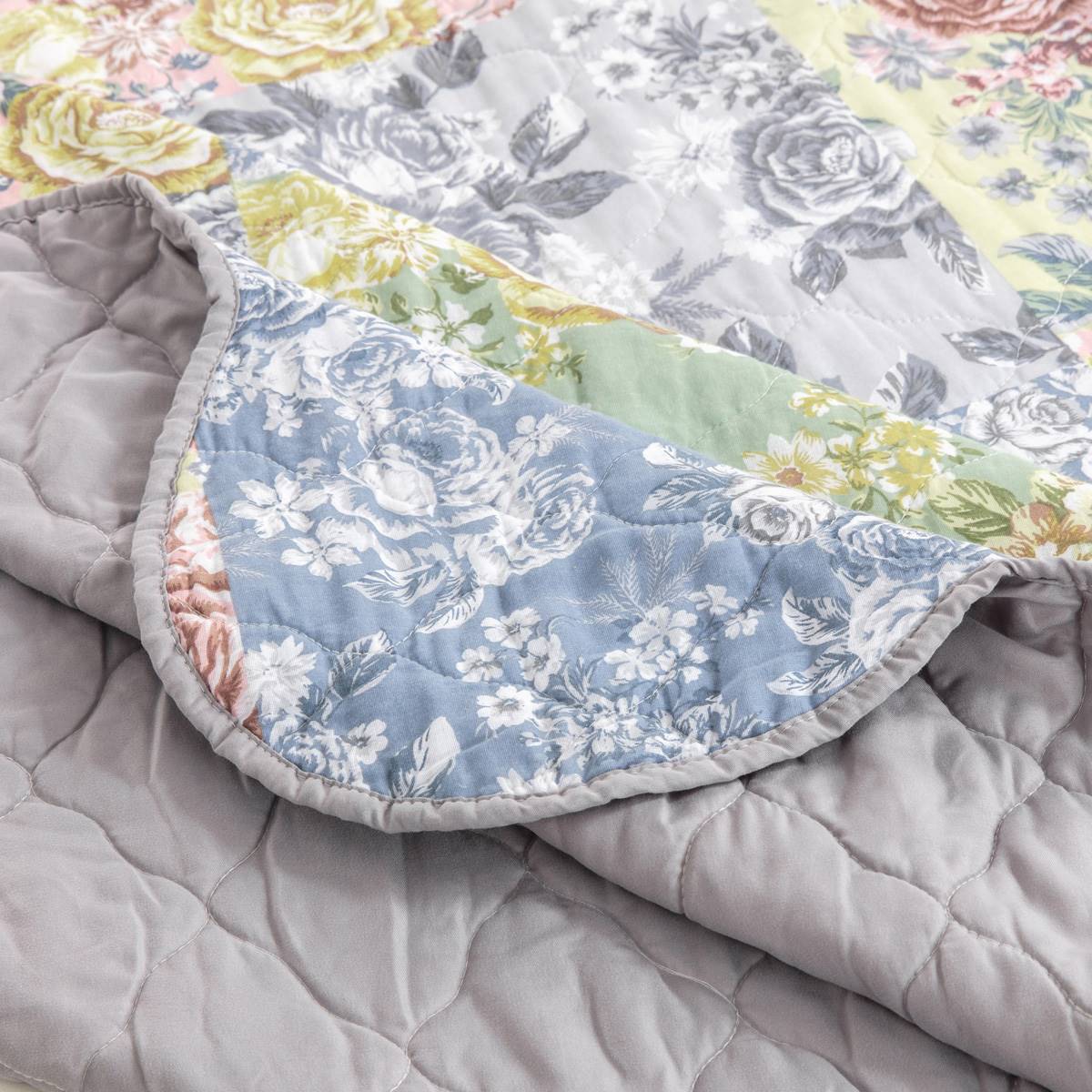 Greenland Home Fashions(tm) Emma Patchwork Print Quilt Set