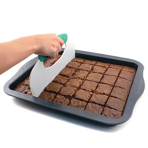 BergHOFF Perfect Slice Cookie Sheet & Tool - Grey alternate view