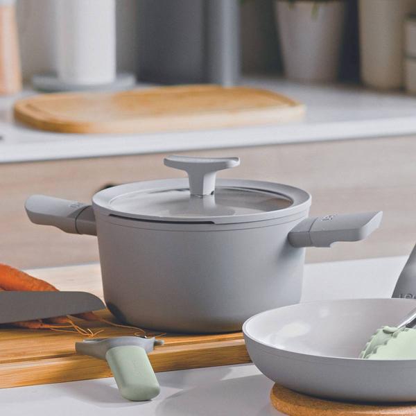 BergHOFF Leo Balance 5.8qt. Non-stick Ceramic Stockpot alternate view