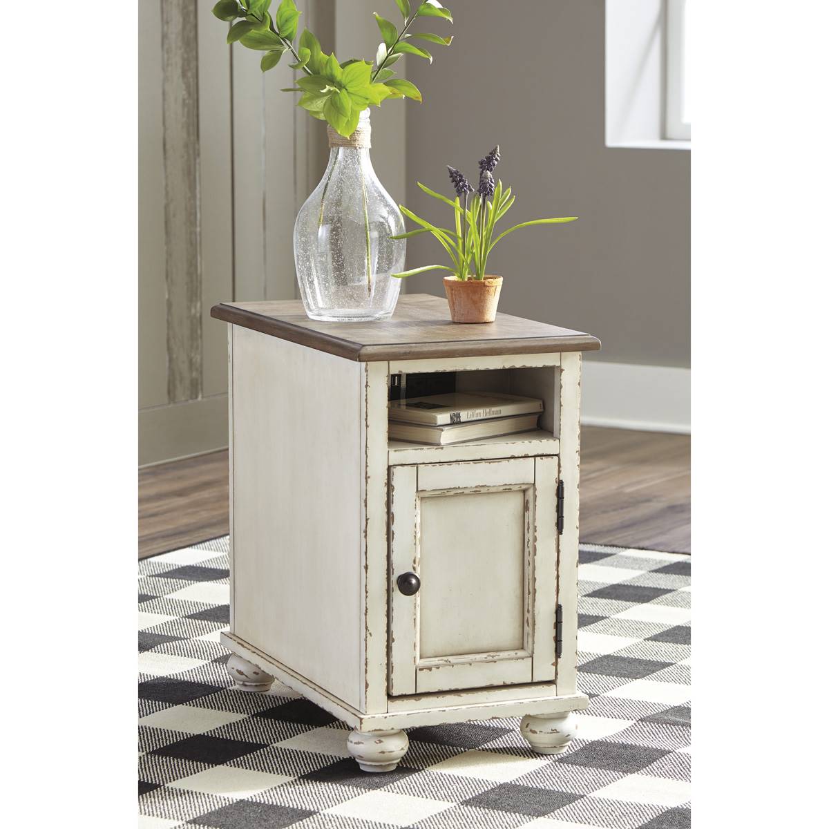 Signature Design By Ashley Realyn Chairside End Table